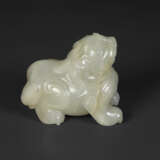 A SMALL PALE GREYISH-WHITE JADE FIGURE OF A MYTHICAL BEAST - фото 3