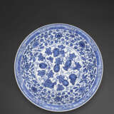 A RARE LARGE BLUE AND WHITE `MELON` DISH - photo 1