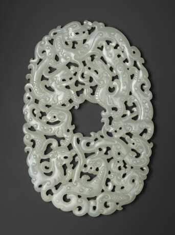 A FINELY CARVED WHITE JADE `NINE DRAGON` OVAL PLAQUE - photo 3