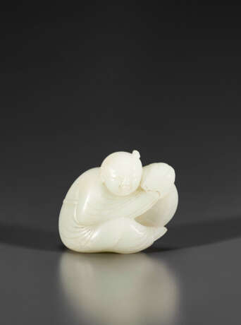 A FINELY CARVED WHITE JADE FIGURE OF A BOY HOLDING A DRUM - photo 1