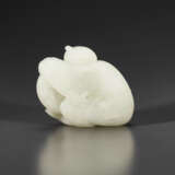 A FINELY CARVED WHITE JADE FIGURE OF A BOY HOLDING A DRUM - photo 3