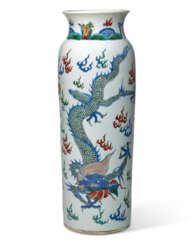 A LARGE AND UNUSUAL WUCAI CYLINDRICAL &#39;DRAGON&#39; VASE