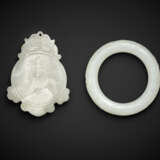 A WHITE JADE CIRCULAR ORNAMENT CARVED WITH CHILONG - photo 2