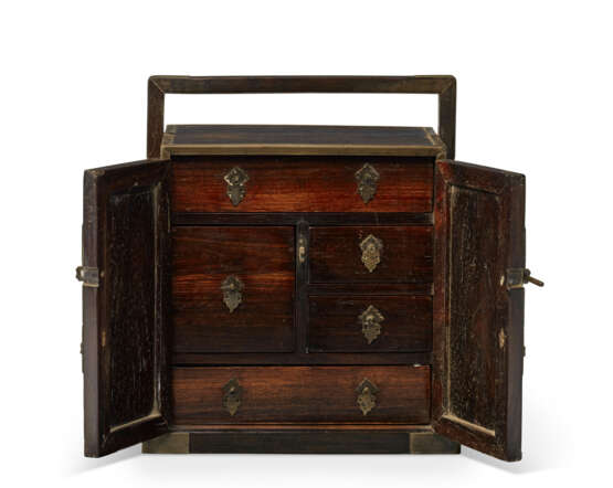 A SMALL RARE BOXWOOD, HUANGHUALI, JICHIMU, TIELIMU AND WUMU PARQUETRY ZITAN CHEST - photo 3