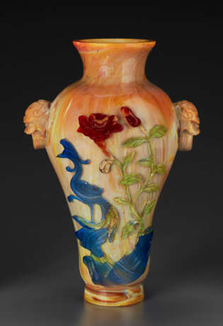 A THREE-COLOR OVERLAY STREAKED GLASS HIGH-SHOULDERED VASE - photo 2