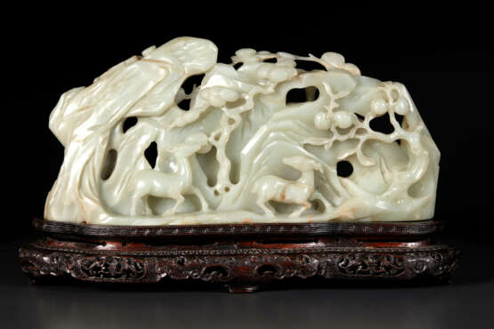 A GREENISH-WHITE JADE MOUNTAIN-FORM CARVING - фото 3
