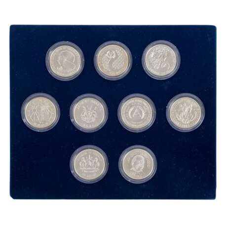 Collection - 'Official Coin Program for the UN Year 1981'. - фото 2