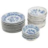 MEISSEN 71 pieces 'Onion pattern', 1st and 2nd choice, 19th/21st c. - фото 6