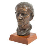 TRÄNKNER, WINFRIED (born 1957), Portrait bust "Wilhelm Maybach". - Foto 1