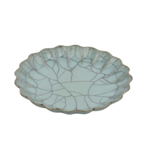 Plate made of porcelain with Ge glaze, CHINA, around 1900. - photo 1