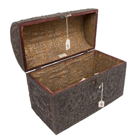 SMALL ROUND LID CHEST, - Foto 1