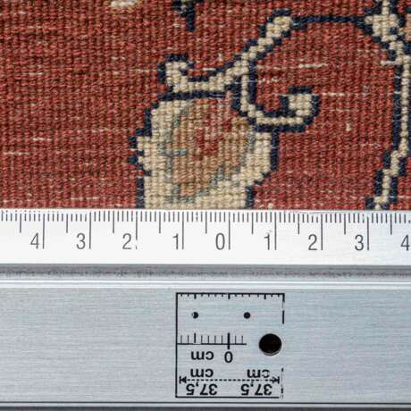 Oriental carpet 'SAROUGH'/PAKISTAN, 20th c., 212x140 cm. - Foto 4