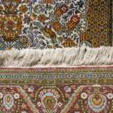 Oriental carpet made of cashmere silk. 20th century, 180x122 cm. - photo 3