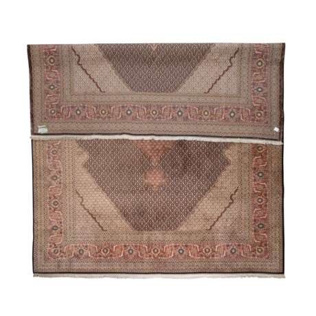 Oriental carpet. TÄBRIZ fine/PERSIA, 20th century, 392x305 cm. - Foto 2