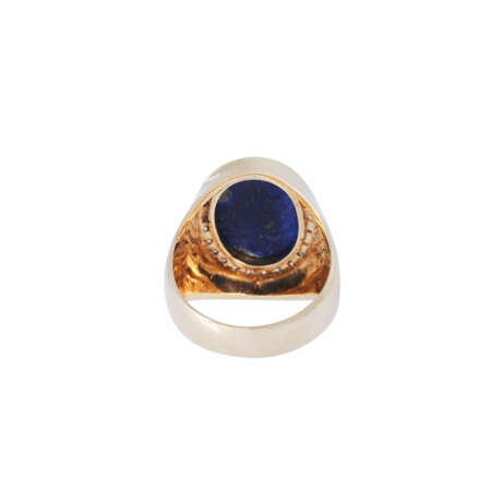 Ring with oval lapis lazuli and diamonds of total approx. 0.24 ct, - фото 4