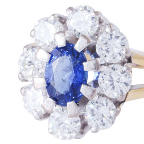 Ring with oval sapphire ca. 0,8 ct and 8 diamonds total ca. 1,2 ct, - Foto 5