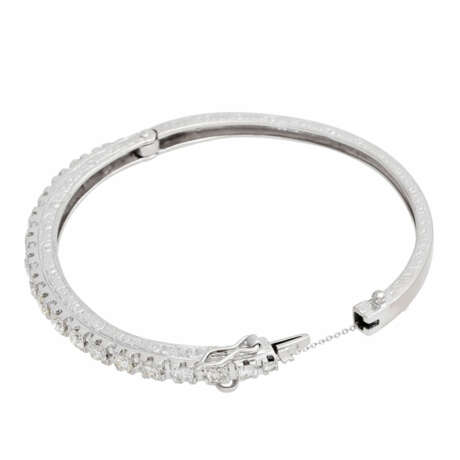 Bangle with 19 brilliant-cut diamonds total ca. 2,7 ct, - Foto 4