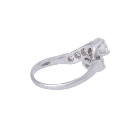 Ring with diamonds total approx. 1.8 ct, - photo 3