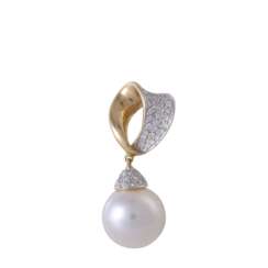 Pendant with South Sea pearl and diamonds of total approx. 0.5 ct,