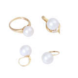 Jewelry set with South Sea pearls and diamonds total ca. 0,1 ct, - фото 1