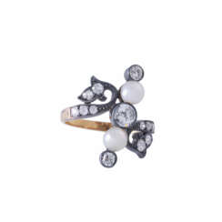 Art Nouveau ring with pearls and old cut diamonds