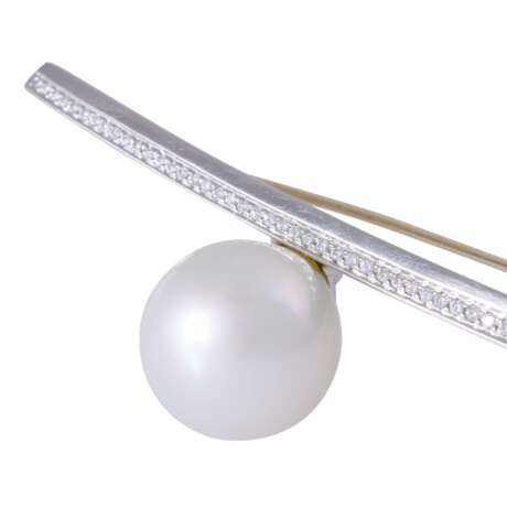 JACOBI unique bar pin with South Sea pearl and diamonds, total approx. 0.5 ct, - фото 3