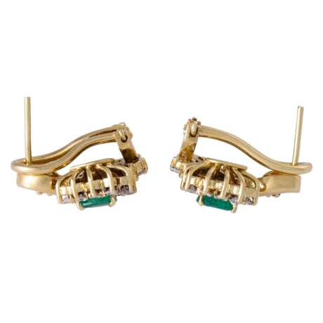 Ear clip studs with emerald drops - фото 5