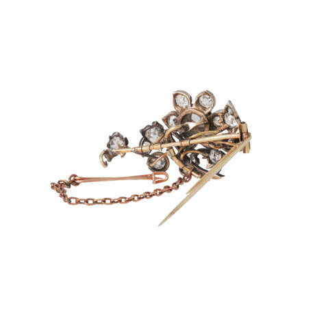 Floral brooch with beautiful diamonds of total ca. 3,5 ct, - фото 4