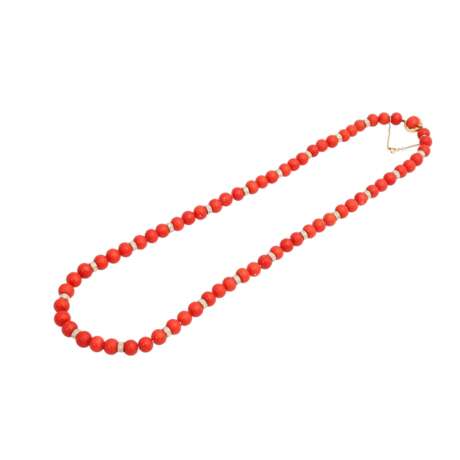 Chain of red coral balls 9 mm - фото 3