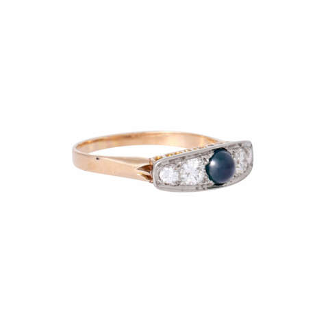 Ring with sapphire cabochon and 4 diamonds, total ca. 0,5 ct, - photo 1