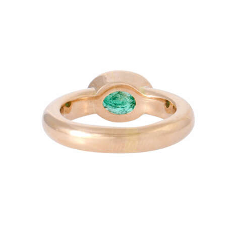 Ring with oval emerald ca. 1,5 ct and 6 brilliant-cut diamonds together ca. 0,2 ct, - photo 4