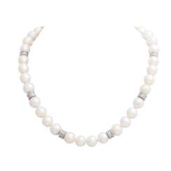 Pearl necklace with diamond rondelles,