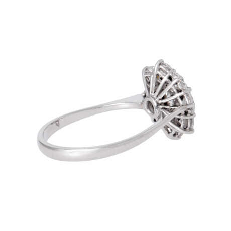 Ring with star rosette of diamonds total ca. 1,8 ct, - фото 3