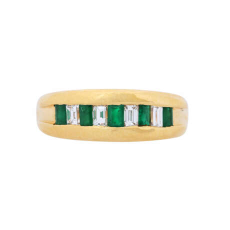 Ring with emerald and diamond baguettes, - photo 2