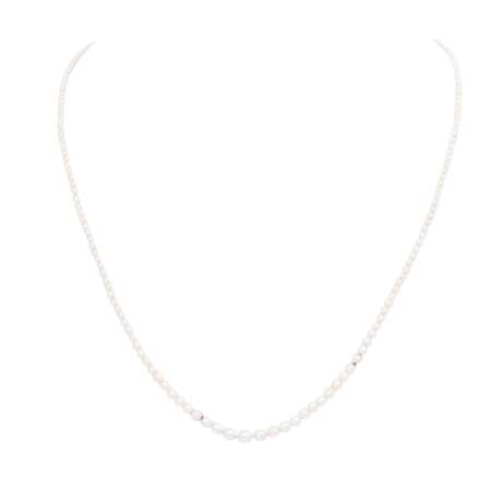 Dainty pearl necklace with diamond clasp, - фото 1