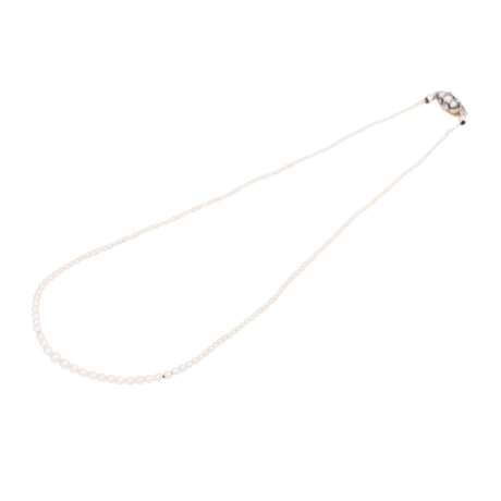 Dainty pearl necklace with diamond clasp, - фото 3