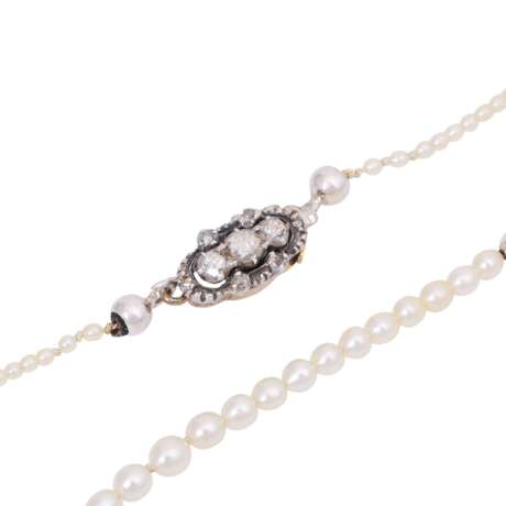 Dainty pearl necklace with diamond clasp, - фото 4