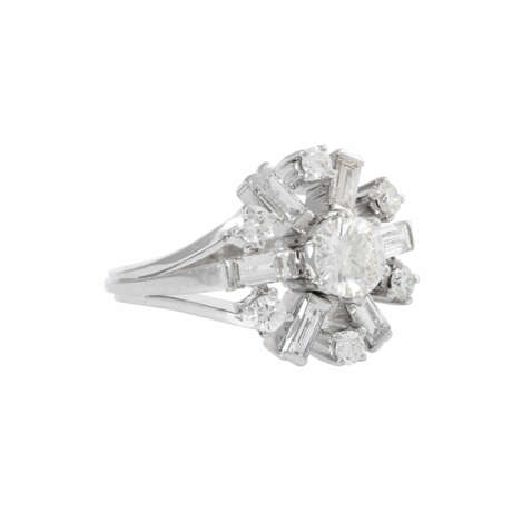 Ring with central diamond of ca. 0,75 ct, - Foto 1