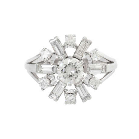 Ring with central diamond of ca. 0,75 ct, - фото 2