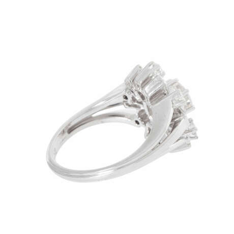 Ring with central diamond of ca. 0,75 ct, - Foto 3