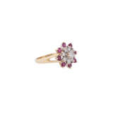 Ring with rosette of rubies total ca. 0,56 ct and diamonds total ca. 0,39 ct, - photo 1