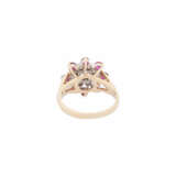 Ring with rosette of rubies total ca. 0,56 ct and diamonds total ca. 0,39 ct, - photo 3