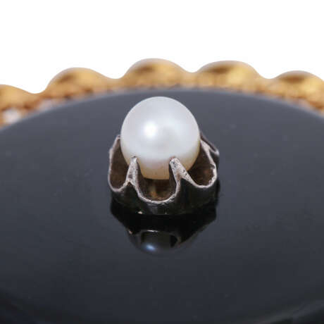 Brooch/pendant with round onyx plate and pearl in filigree frame, - photo 3