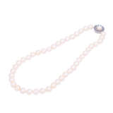 Pearl necklace with fine sapphire clasp, - фото 3