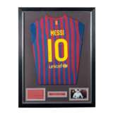 LIONEL MESSI - Signed jersey in frame - photo 1