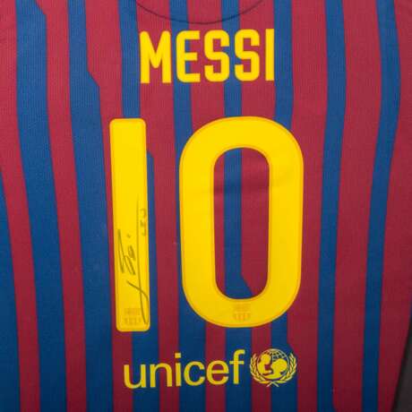 LIONEL MESSI - Signed jersey in frame - photo 4