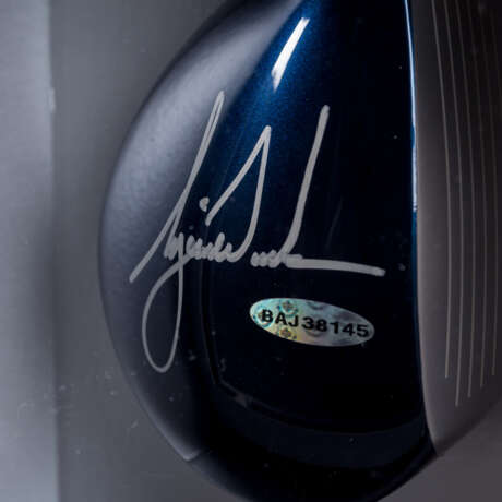 TIGER WOODS - Signed club head - photo 3
