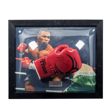 MIKE TYSON - Signed boxing glove with - Foto 1