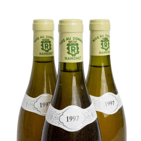 DOMAINE RAMONET 3 bottles of CHASSAGNE MONTRACHET 1997 - Foto 2