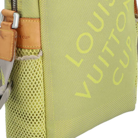 LOUIS VUITTON shoulder bag "WEATHERLY". - фото 1